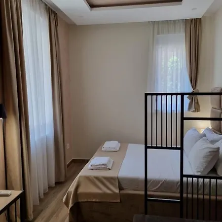 Up بيت شباب بلغراد